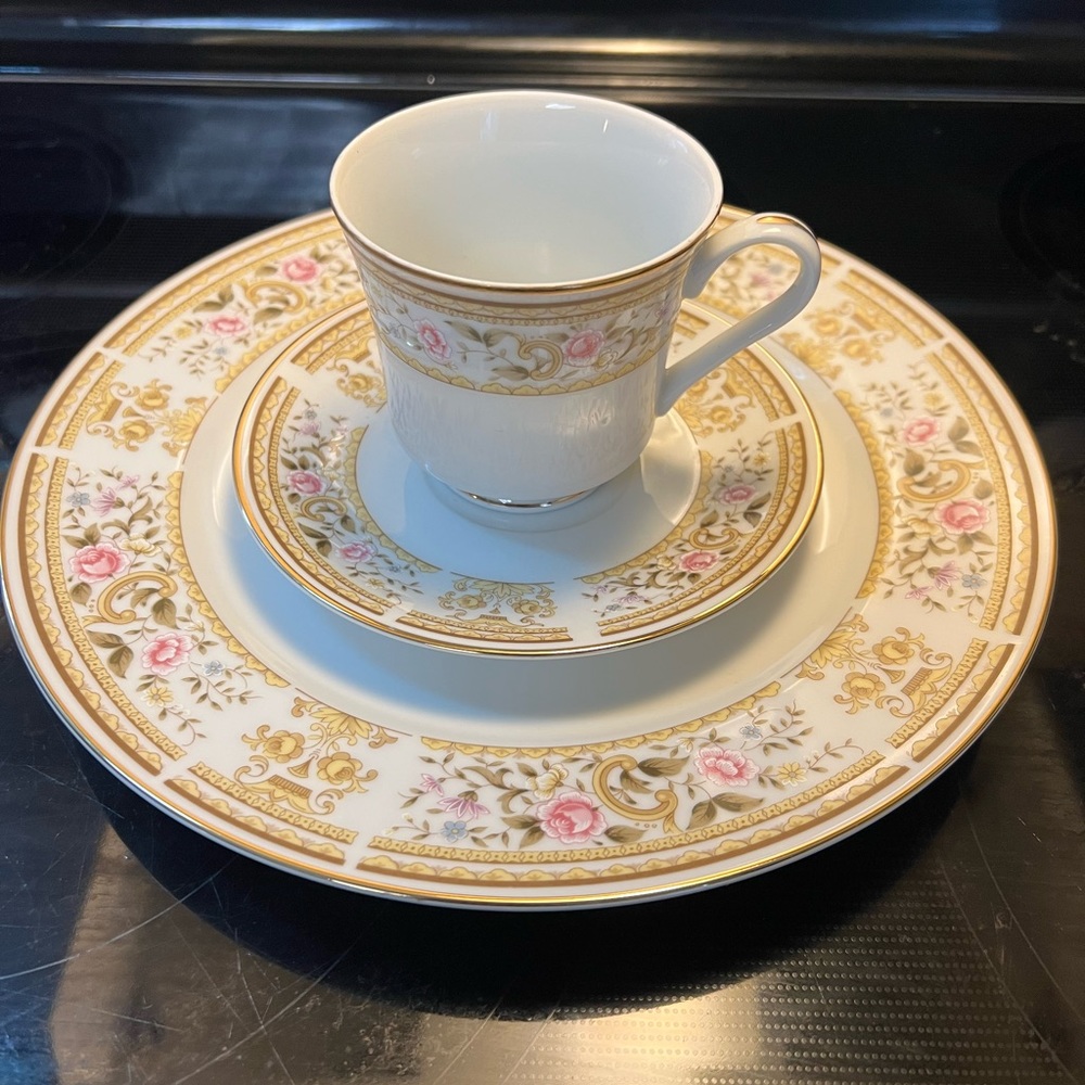 Wallace Heritage Daphne China
